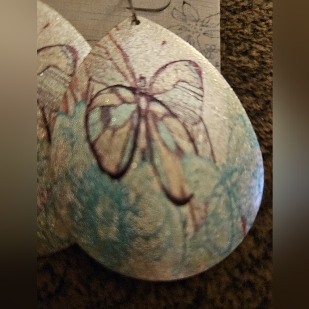 Mudd Butterfly Teardrop Earrings - Picture 2 of 3
